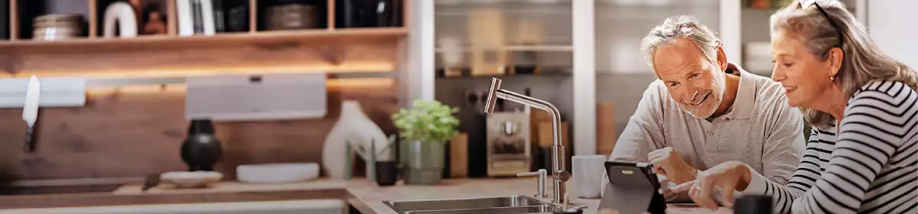 Miro con lupa el precio de mi cocina ixina