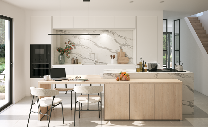 Cocina blanca madera moderna con isla central de mármol, muebles de madera clara